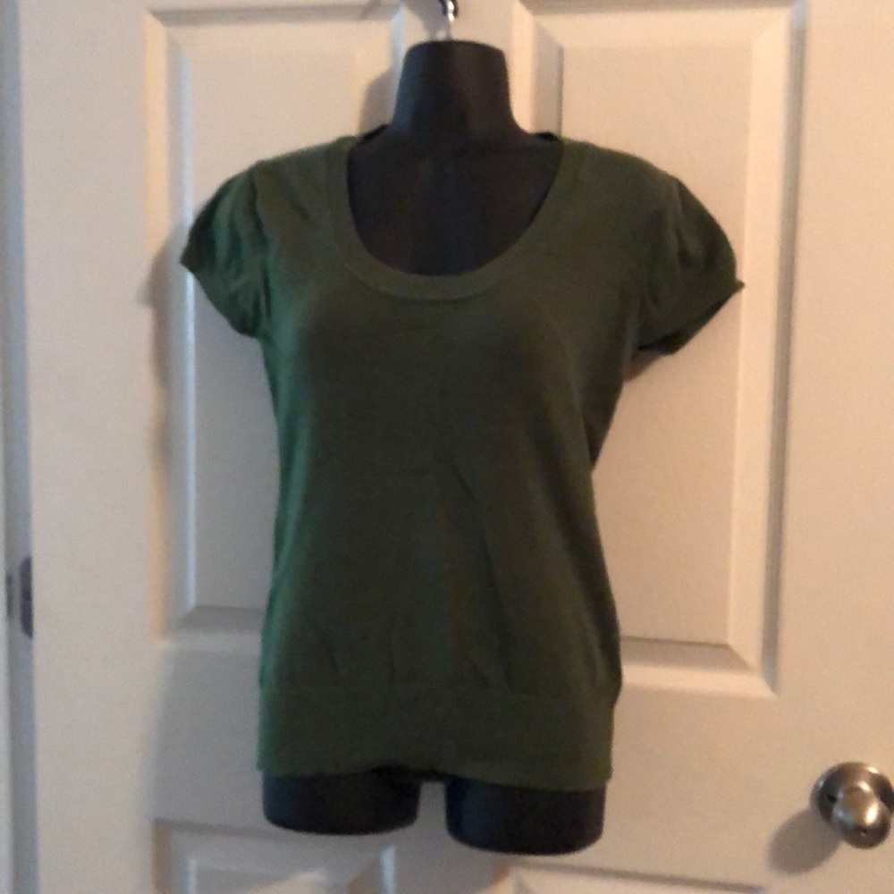 Hunter green Misses L short sleeve sweater